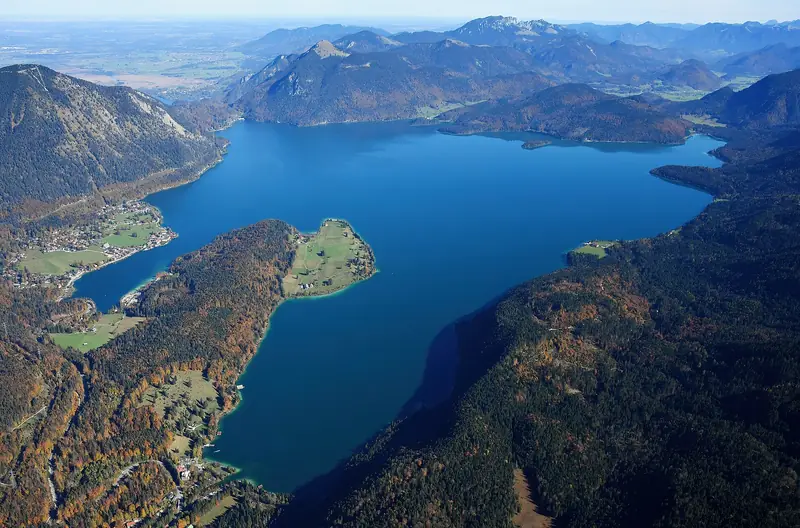 Walchensee och bergslandskapet i Bayern, sett från sydväst