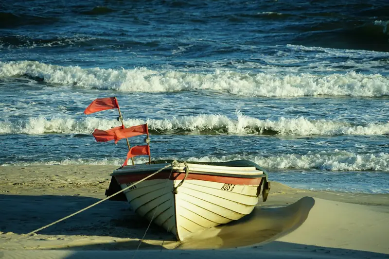 Fiskebåt på stranden på Usedom