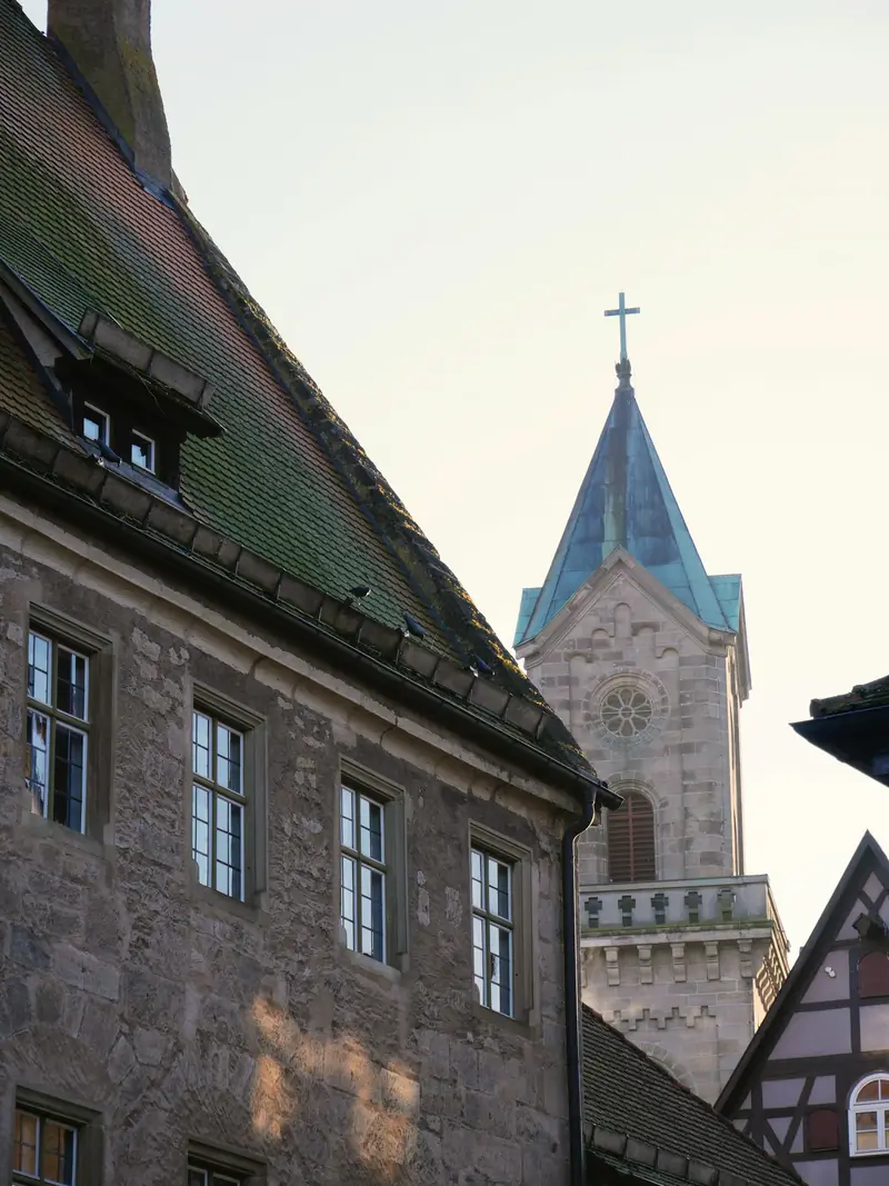 Tornet på St. Paulskirche i Dinkelsbühl längs Romantische Straße
