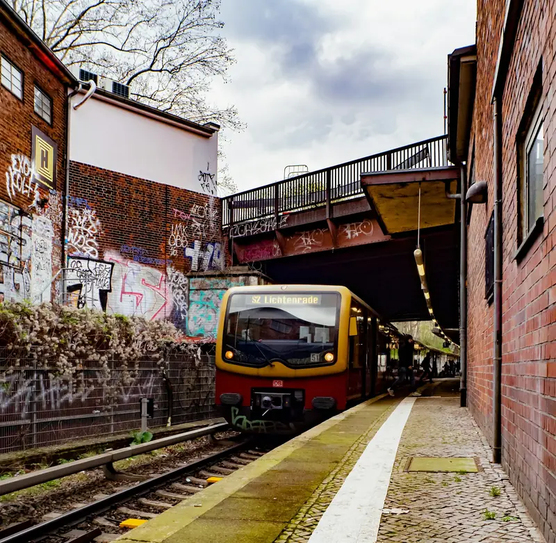 S-Bahn-tåg vid Humboldthain i Berlin