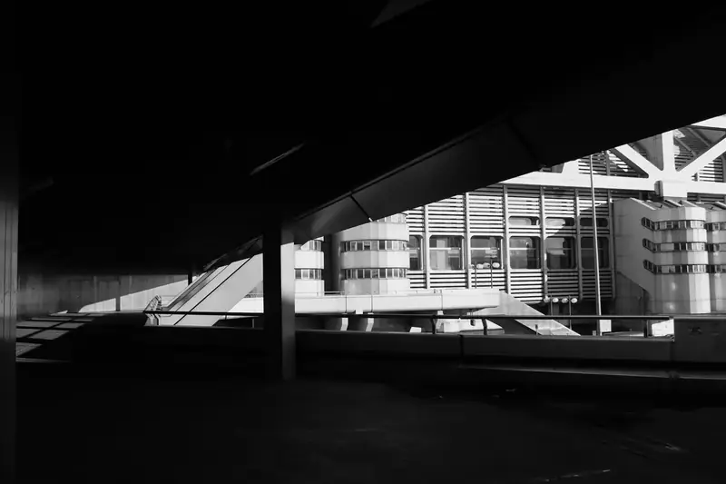Tåg vid en station nära ICC i Berlin