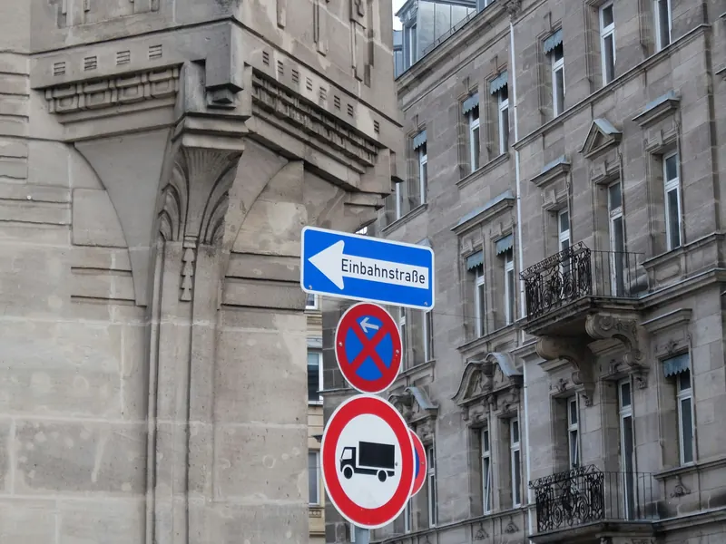 Trafikskyltar vid Nürnberger Straße i Fürth