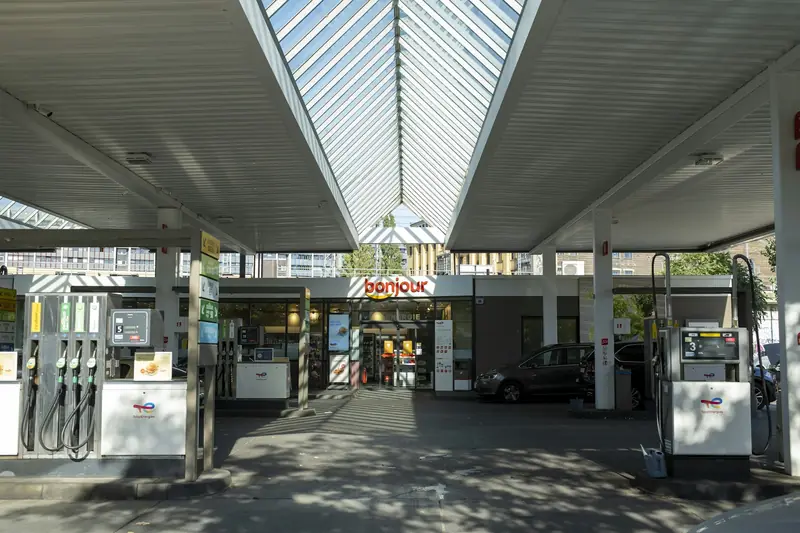 Bensinstation i Berlin, arkivfoto