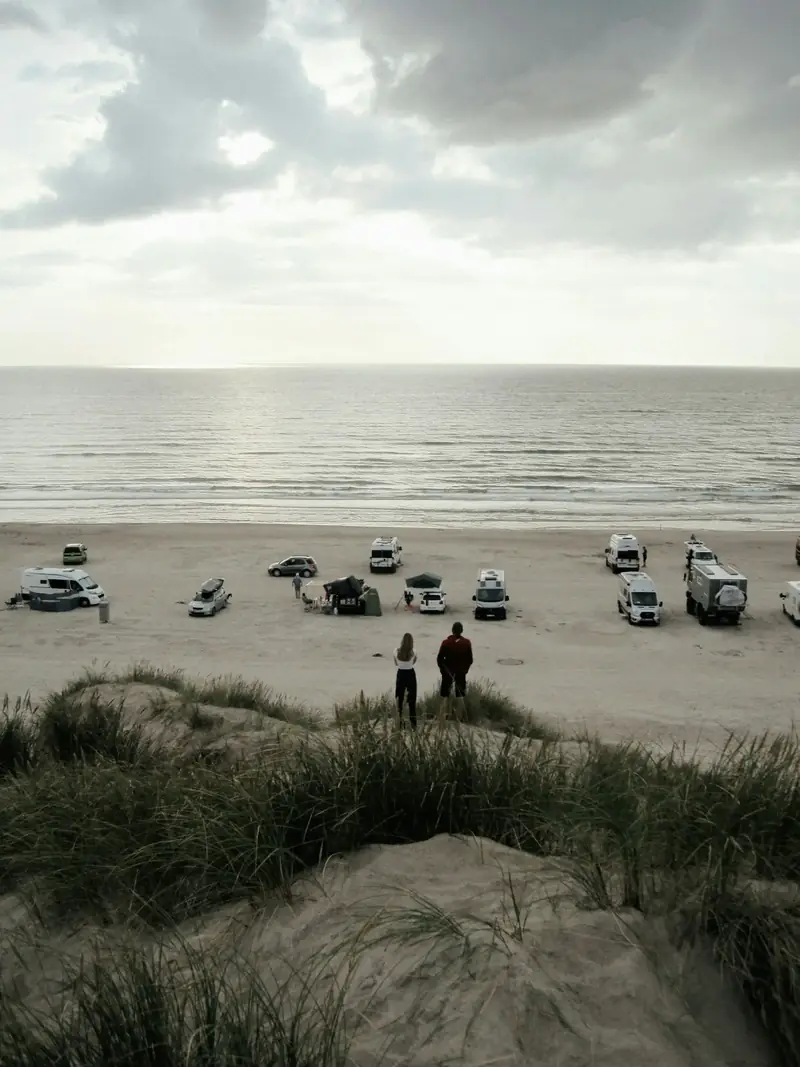 husbilar vid en dansk strand