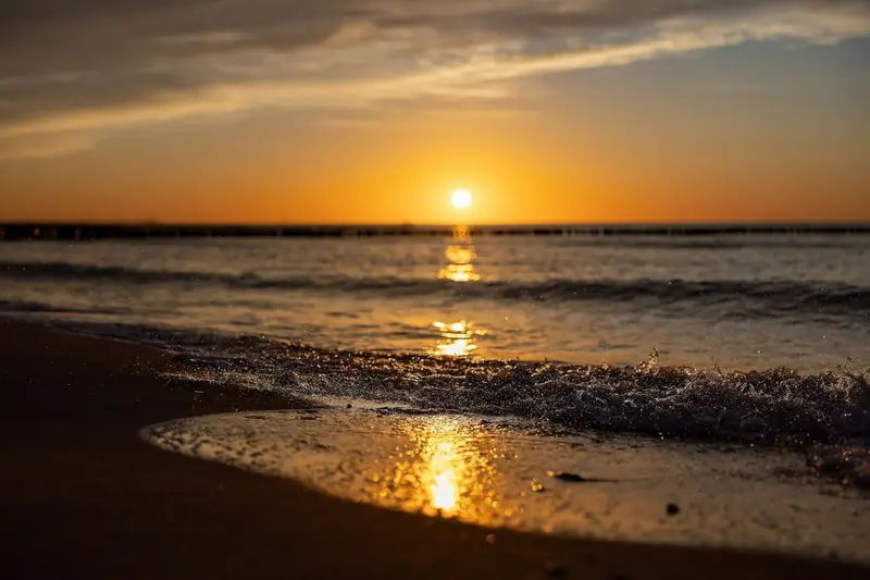 Strand och Östersjö vid Graal-Müritz i kvällsljus