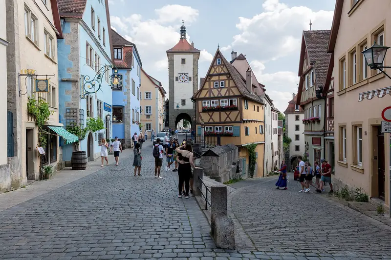 Korsvirkeshus och gatukorsningen Plönlein i Rothenburg ob der Tauber