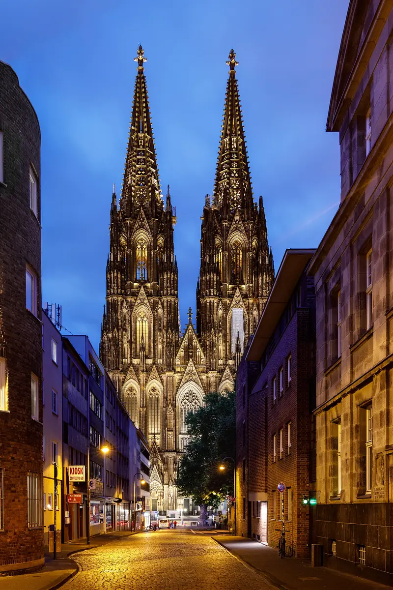 Kölnerdomen sedd från Burgmauer i Köln