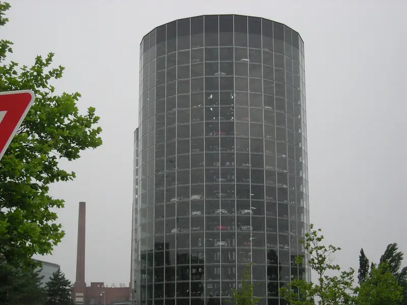 Biltorn i Autostadt i Wolfsburg