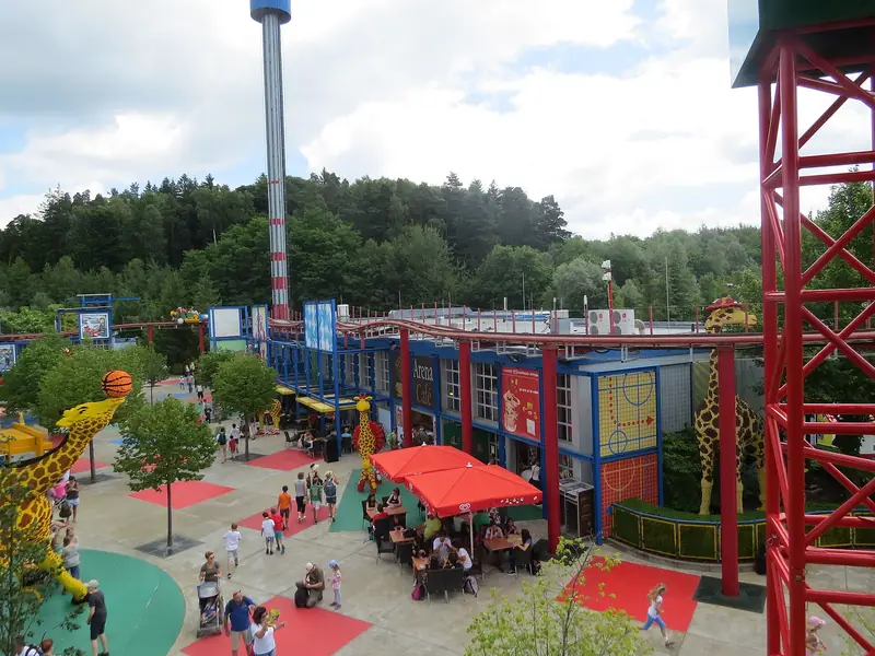 Utsiktstornet i LEGOLAND Deutschland i Günzburg, arkivfoto från 2017