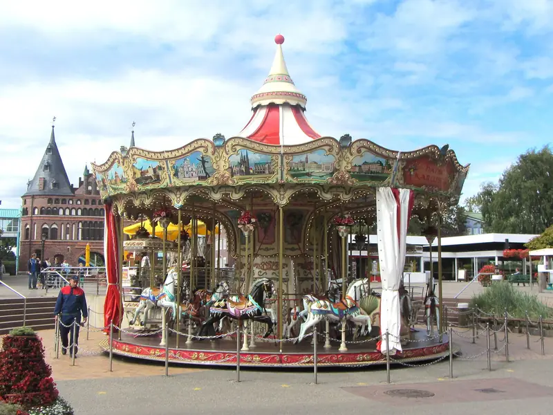 Hanse-Karussell i Hansa-Park i Sierksdorf, arkivbild