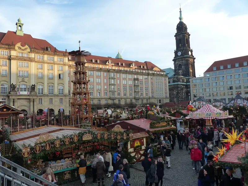 Striezelmarkt i Dresden, arkivfoto från 2015