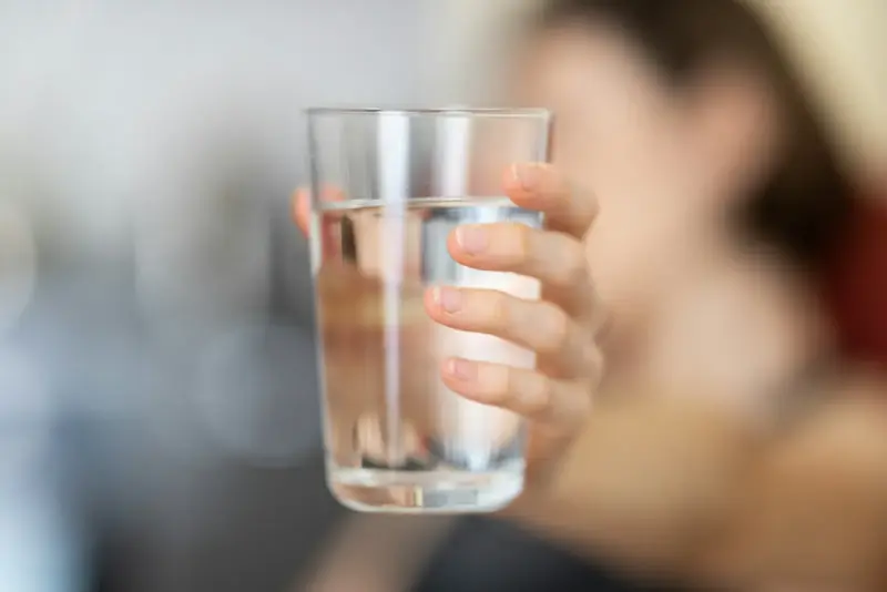 ett glas dricksvatten
